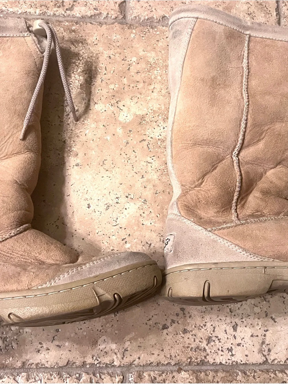 Uggs Women's Tan Suede Winter Boots - Cozy Slip-On Style